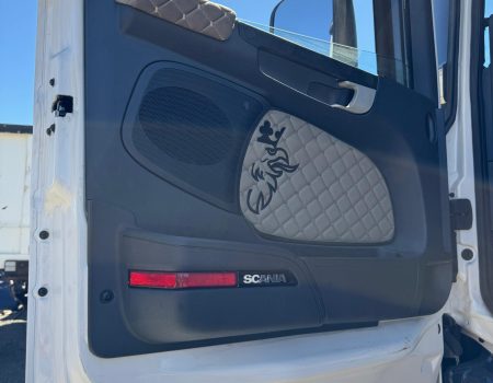 WhatsApp Image 2025-10-15 at 13.50.46 (2)